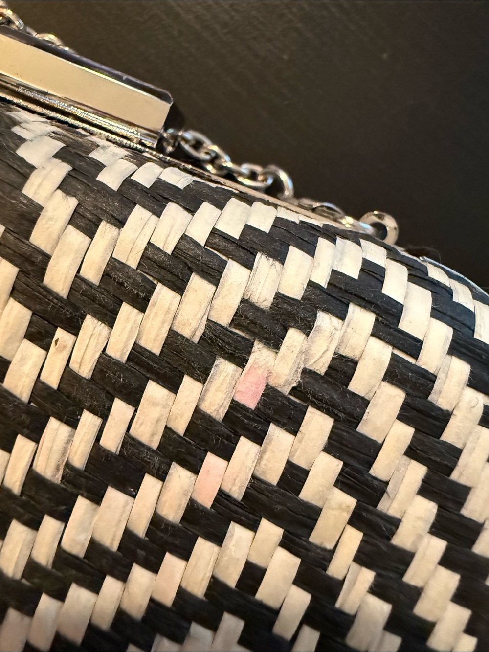 SPECIAL OCCASION Black & white chevron clutch bag with chain strap. - Picture 5 of 6